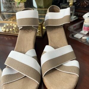 Charleston Shoe Co Cannon Tan and White Women's Sandals NIB